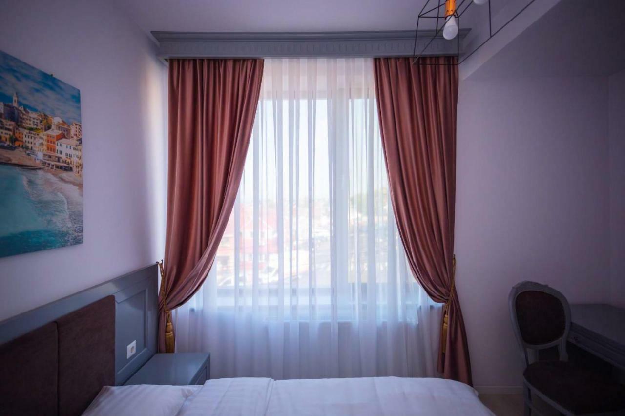 Hotel Glaris Tirgu Frumos Exteriör bild