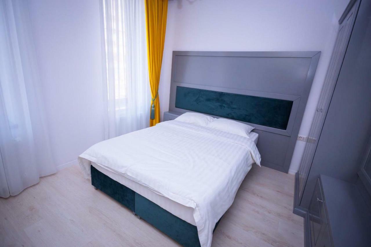 Hotel Glaris Tirgu Frumos Exteriör bild