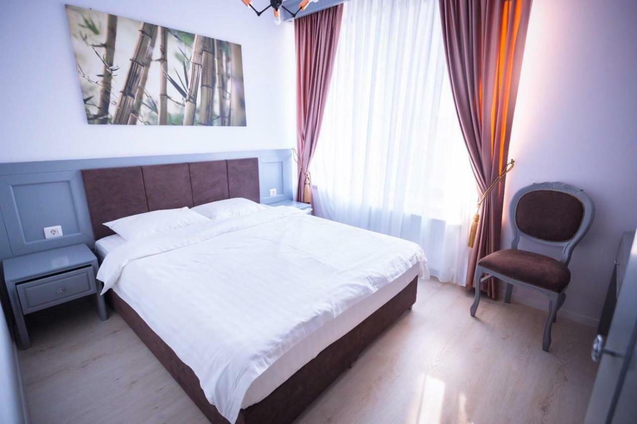 Hotel Glaris Tirgu Frumos Exteriör bild
