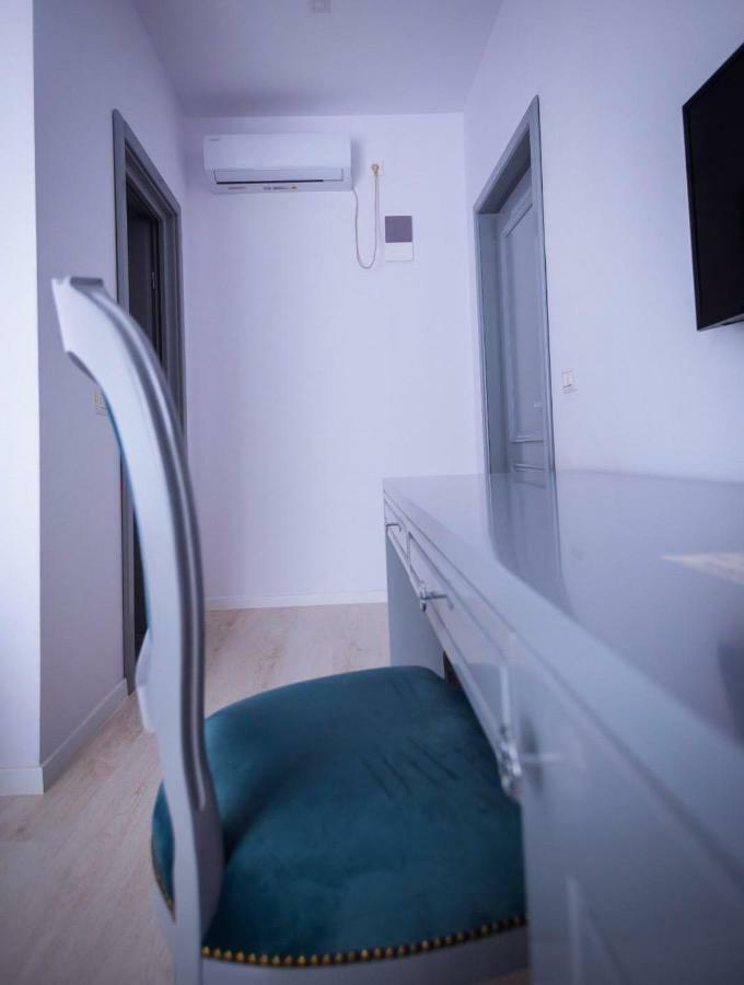 Hotel Glaris Tirgu Frumos Exteriör bild